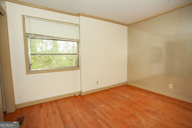 Building Photo - 2143 Ingleside Ave