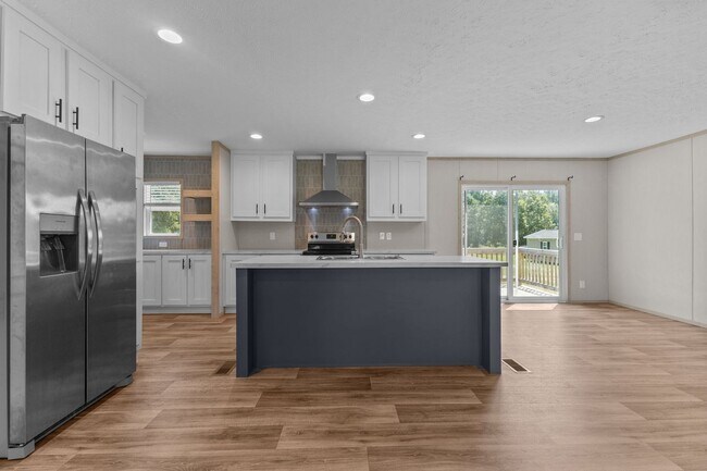 Building Photo - New build home on a spacious lot!