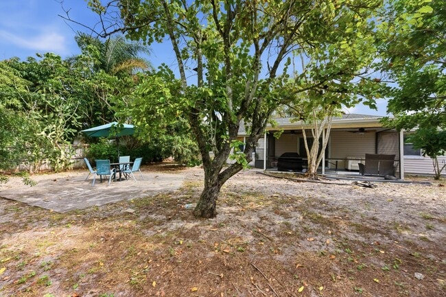 Building Photo - 1258 SW Cynthia St