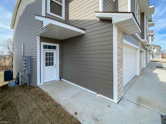 Building Photo - 3 br, 2.5 bath Townhome - Waterford Creek ...