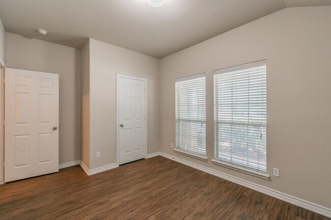 Building Photo - 6141 Bowfin Dr