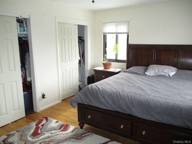 Building Photo - 2 W Lawrence Park Dr