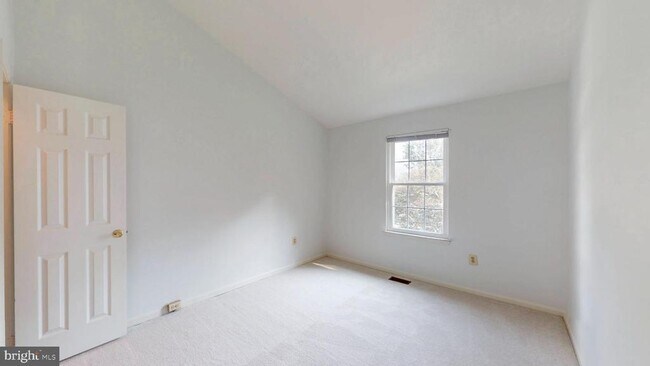 Building Photo - 200 Sulgrave Ct