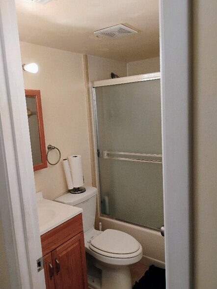 Building Photo - 45 Brewster Ln