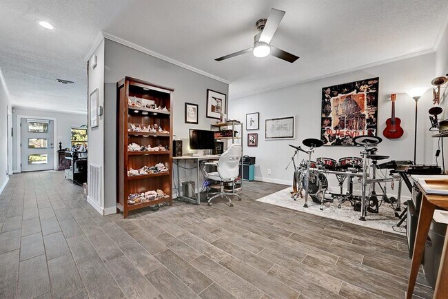 Building Photo - 11133 Pinehurst Dr