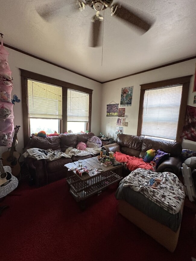 Building Photo - 3 bed 1 bath near UWEC! Available June 1st 2025