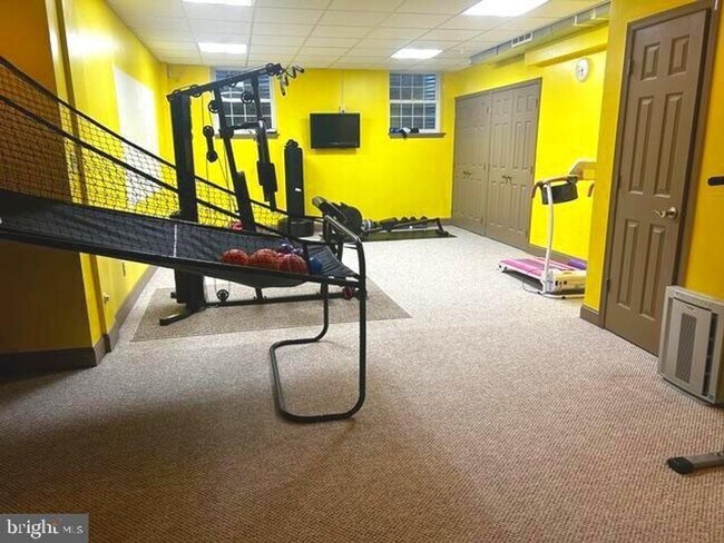 Building Photo - 11018 Shalom Ln