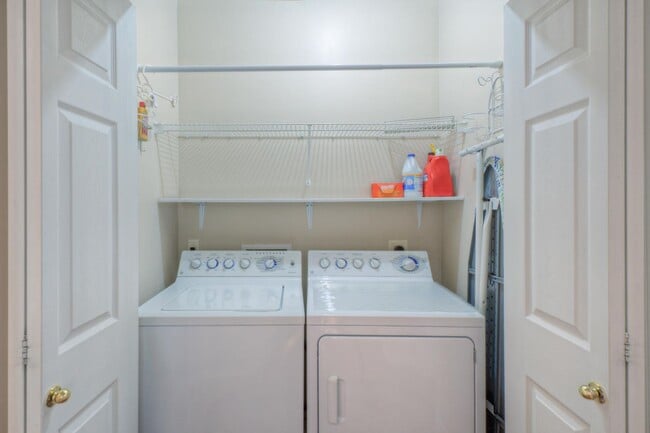 Building Photo - 14000 N 94th St