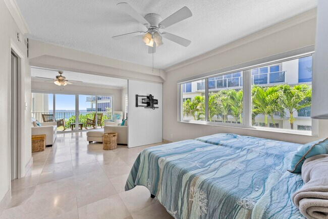 Building Photo - 1203 Hillsboro Mile