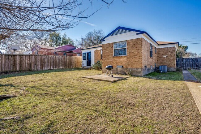 Building Photo - 1026 Cliffdale Ave