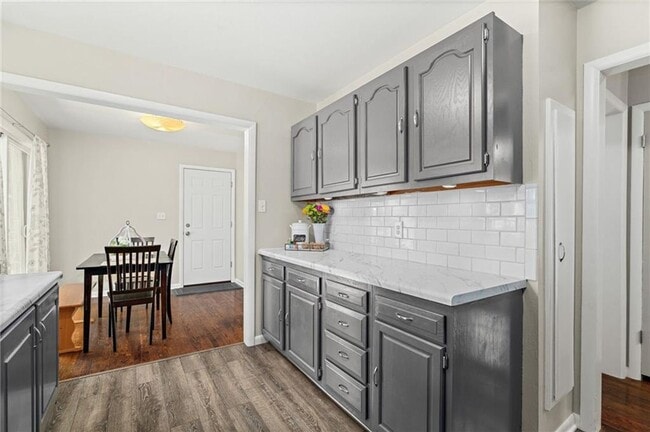 Building Photo - Adorable Three Bedroom Ranch in Overland Parkh