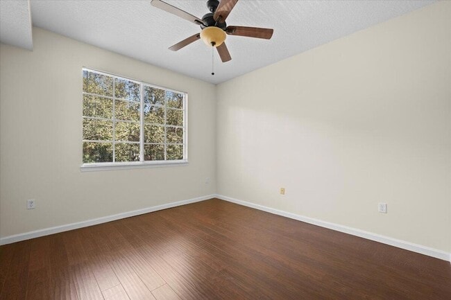 Building Photo - 6203 Myrtlewood Cir W