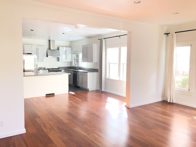 Living/dining/kitchen - 160 S Sycamore Ave