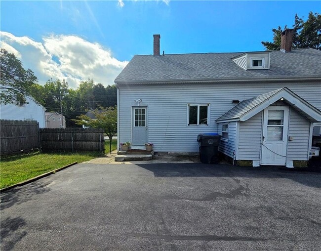 Building Photo - 226 Providence St
