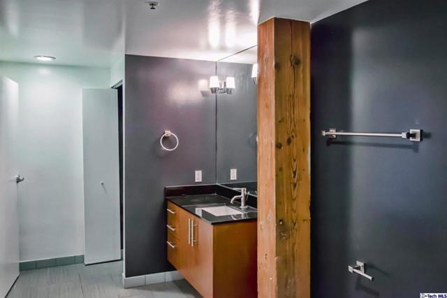 Building Photo - 530 S Hewitt St