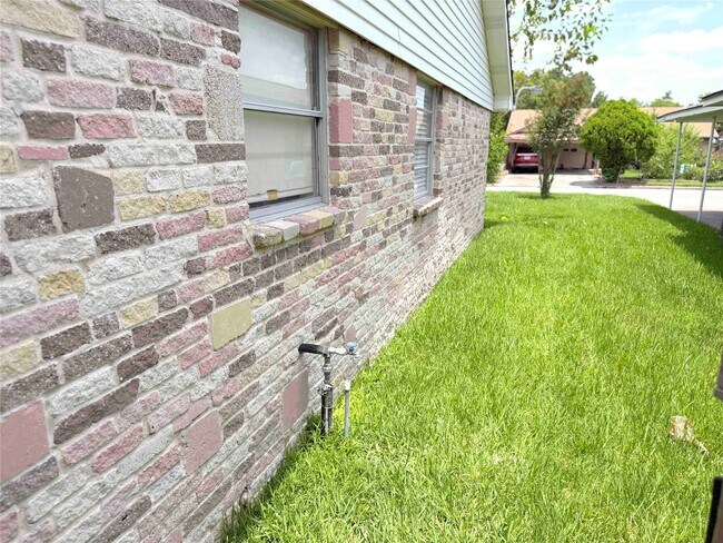 Building Photo - 534 Glenvale Dr