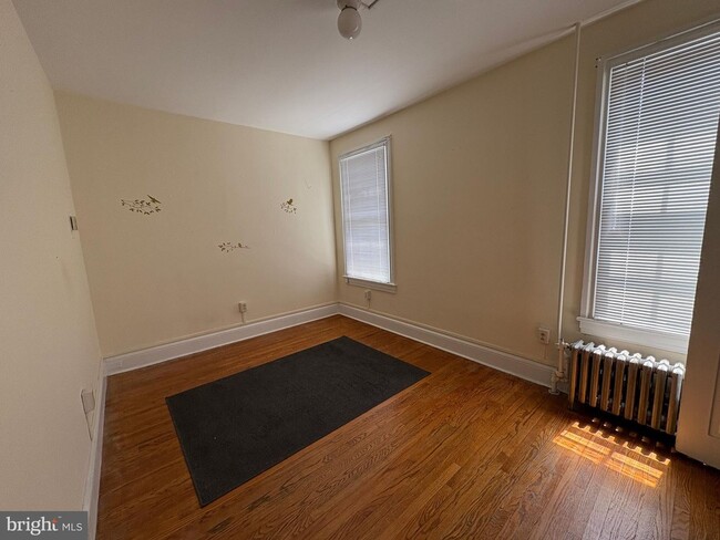 Building Photo - 224 Farnsworth Ave