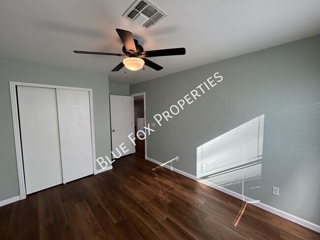Building Photo - 10066 N Blue Crossing Way