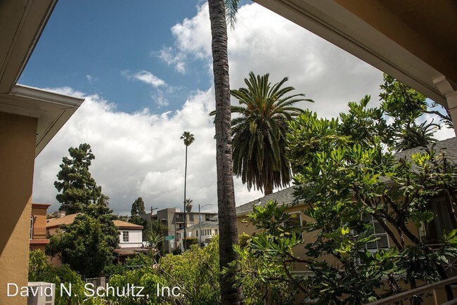 Building Photo - 2075-2077 N Vermont Ave