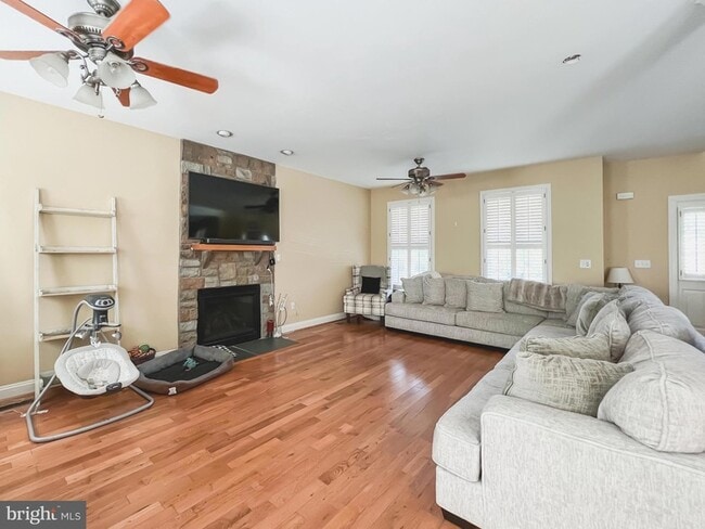 Building Photo - 41855 Meynard Ct