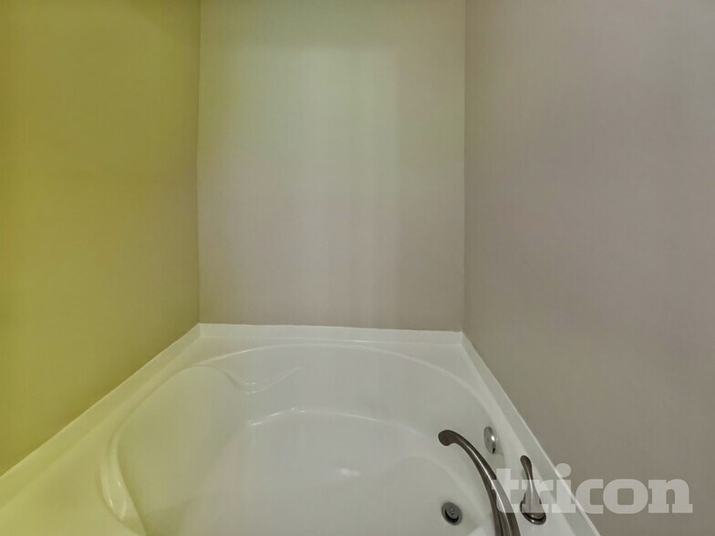 Building Photo - 6013 Rittenhouse Rd