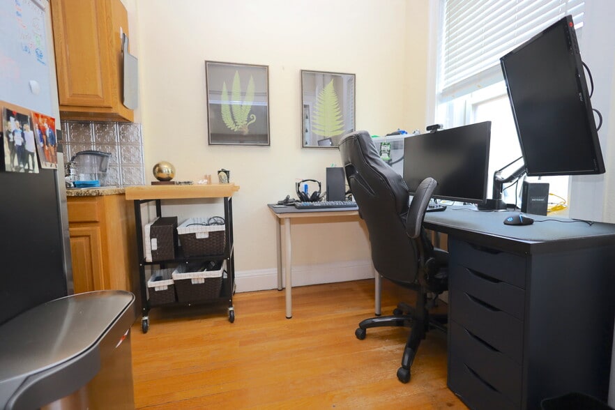 Building Photo - 118 Riverway