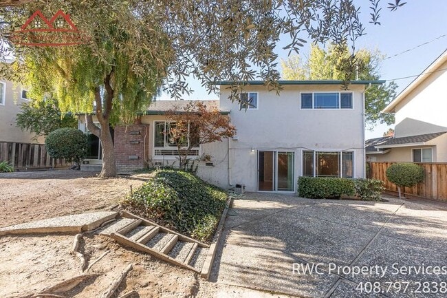 Building Photo - 1050 Oaktree Dr