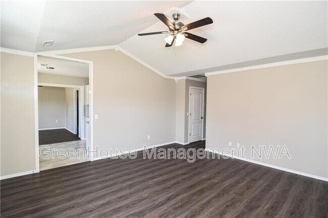 Building Photo - 117 E Veterans Pkwy