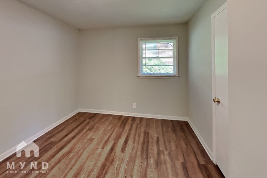 Building Photo - 2731 Carriage Ln
