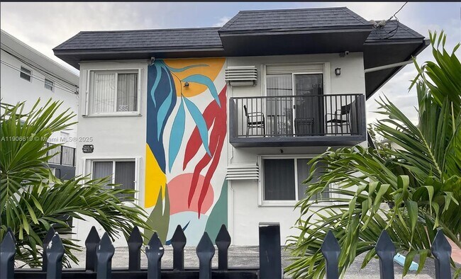 Primary Photo - 585 SW 11th St