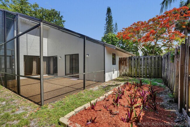 Building Photo - 820 NW 21st Way