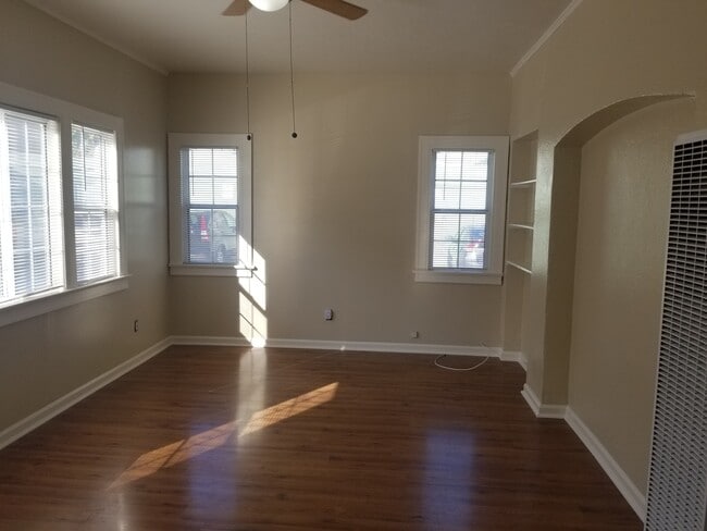 Building Photo - 420 N Rose Pl