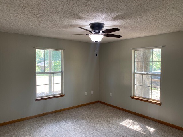 Building Photo - 5105 Lake Dr