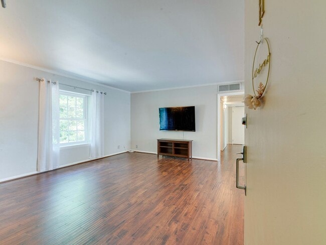 Building Photo - Check out this amazingly located 3 bed/2 b...