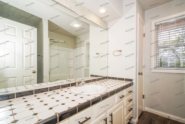 Building Photo - 17 Gerry Ct