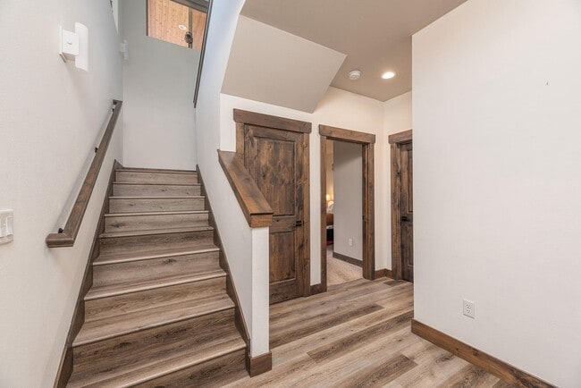 Building Photo - 923 E Desperado Trail
