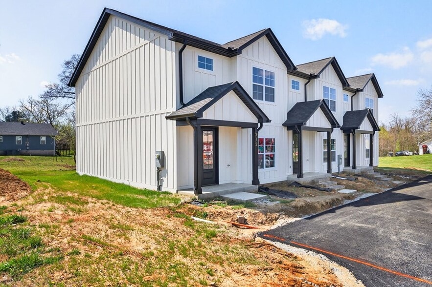 Building Photo - 212 W Jere Whitson Rd
