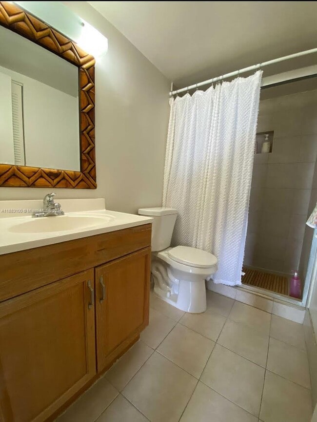 Building Photo - 2500 NE 135th St