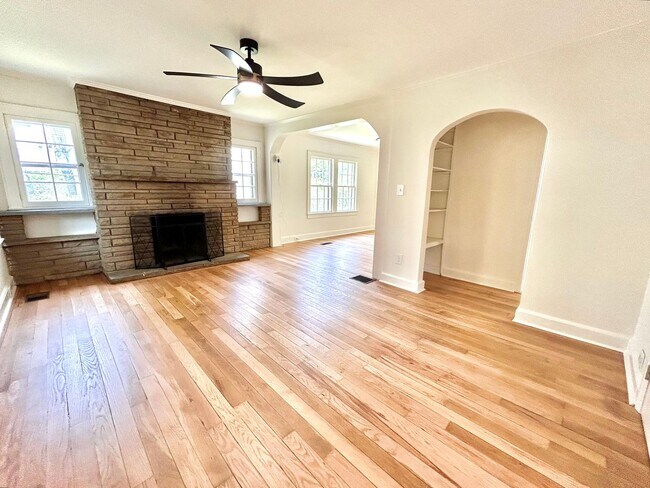 Building Photo - Newly remodeled 3 bedroom, 2 bath home for...