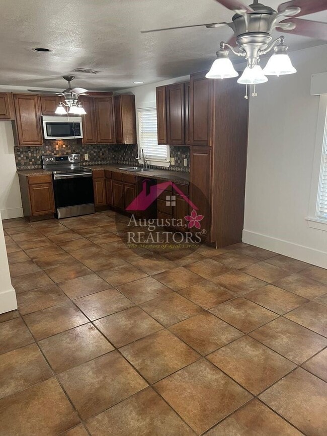 Building Photo - KC-1209 Bawcom