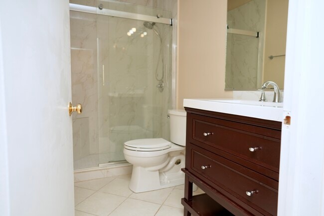 Building Photo - 6532 N California Ave