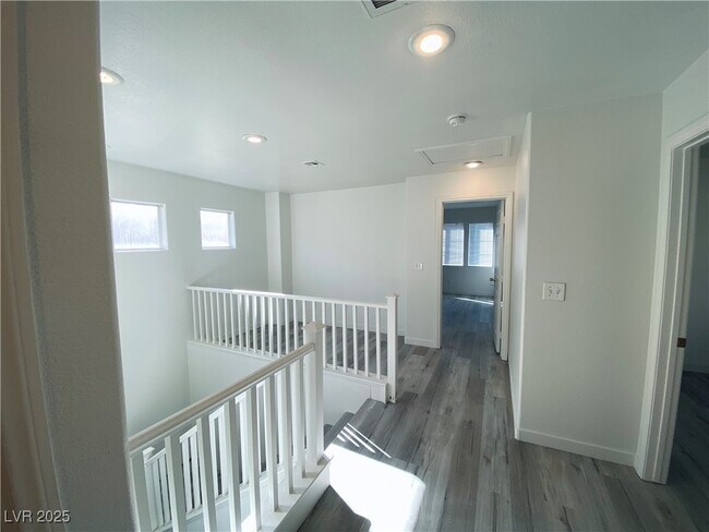 Building Photo - 6736 Twisted Wood Dr