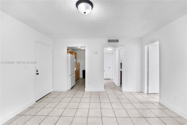 Building Photo - 1305 W 53rd St