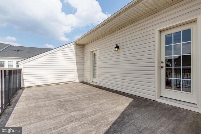 Building Photo - 7201 Thackley Way