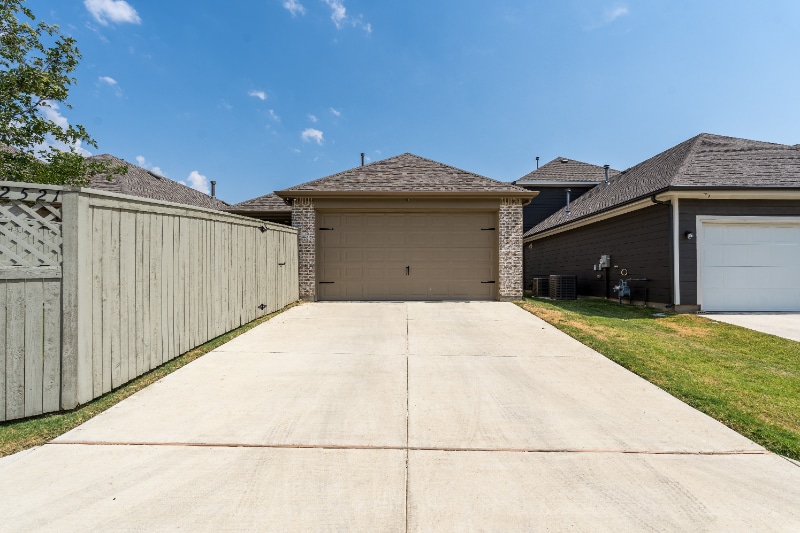 Building Photo - 2521 Elm Pl