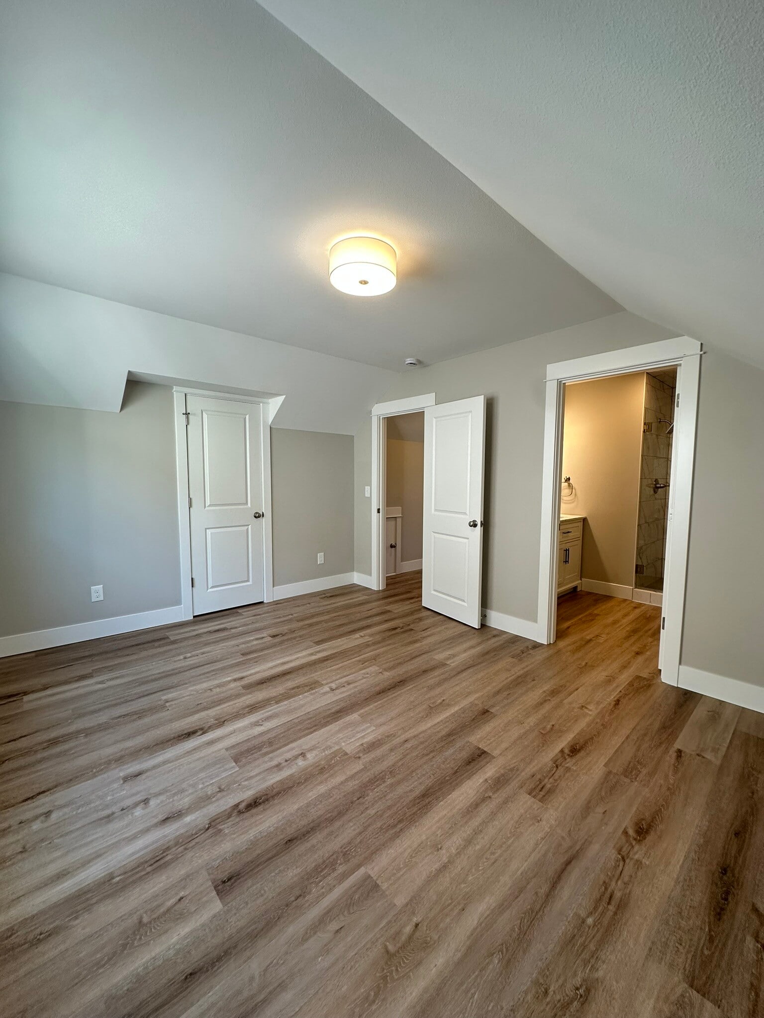 Building Photo - 5325 NE Flanders St