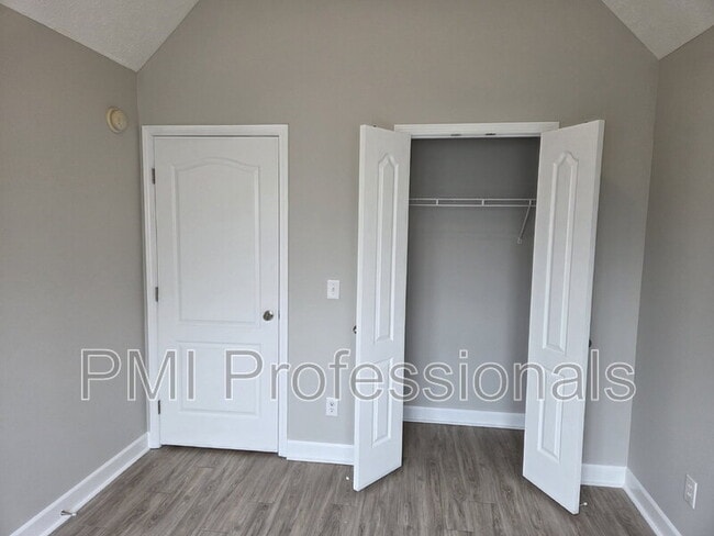 Building Photo - 3241 Hardwood Dr