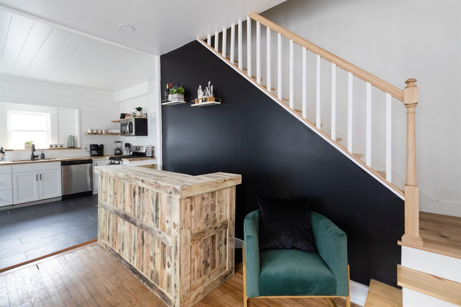 Building Photo - 10628 Lee Ave