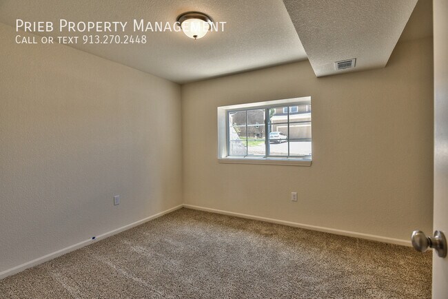 Building Photo - 221 N Ferrel St