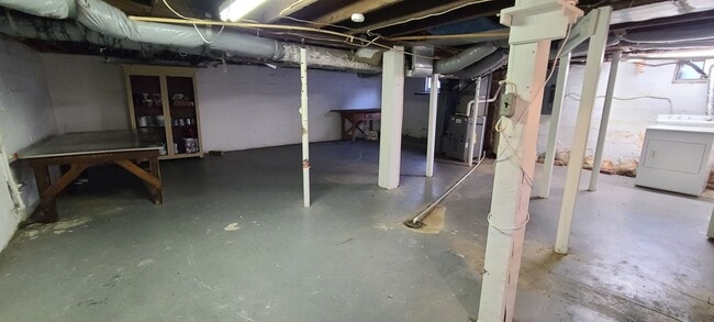 Building Photo - 208 E Grimes Ln